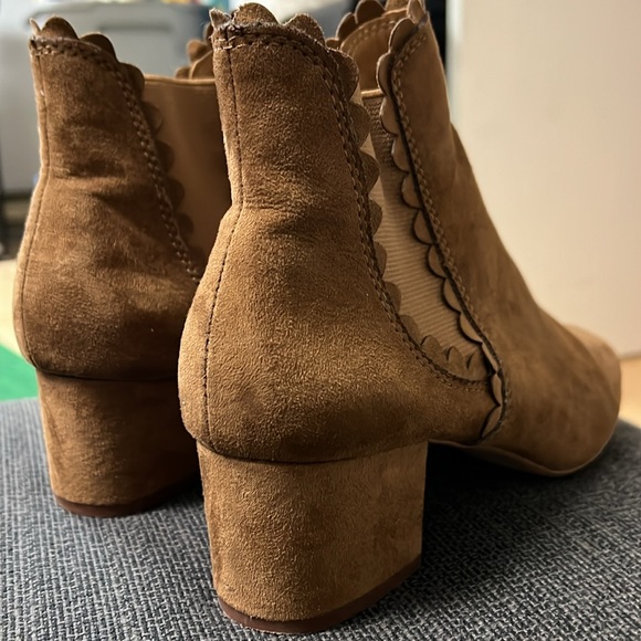 Scalloped brown booties - Picture 4 of 5